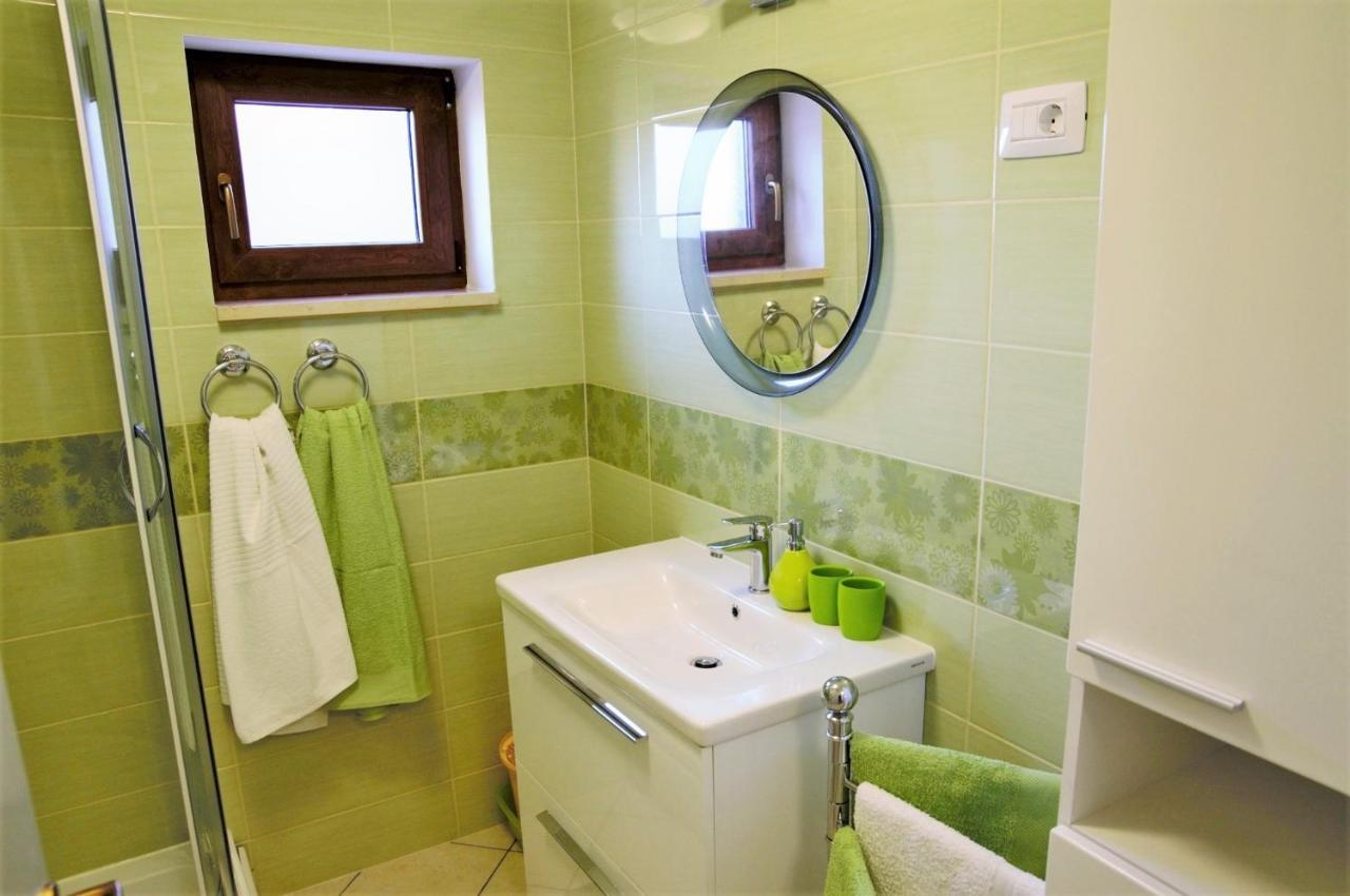 Amaryllis Residence, Apartment Diana & Deluxe Rooms With Shared Kitchen Veli Lošinj Exterior foto